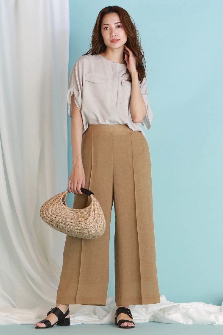 目立つ立派なふくらはぎには、ワイドパンツが◎