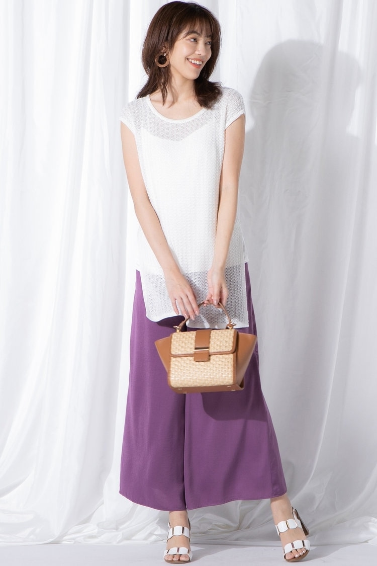 目立つ立派なふくらはぎには、ワイドパンツが◎