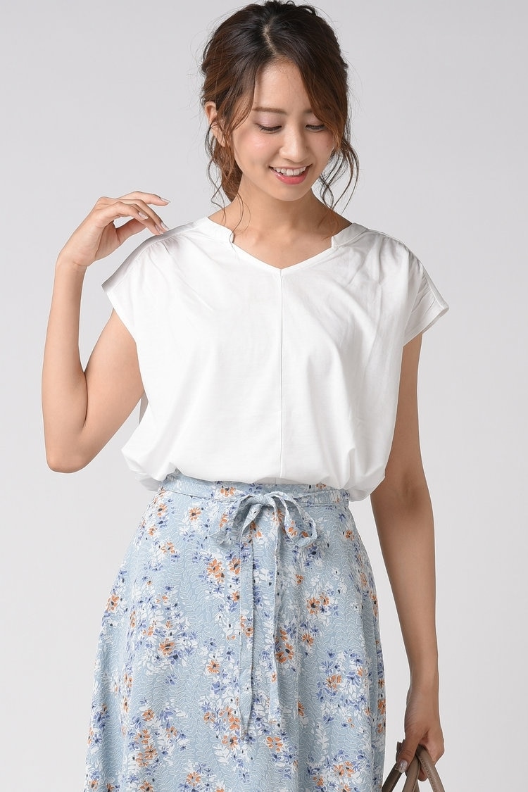 週3で取り入れたいVネックはマスト！