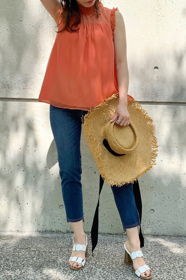 シースルーノースリーブブラウス