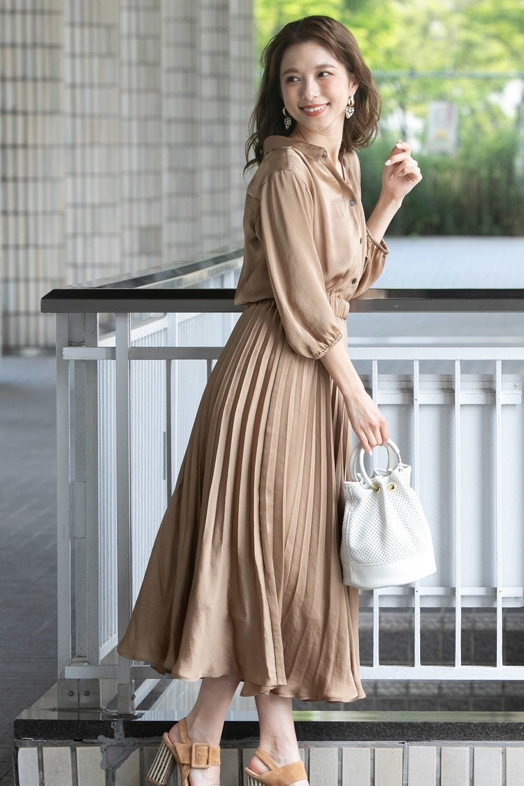 シャツワンピで大人ルックに