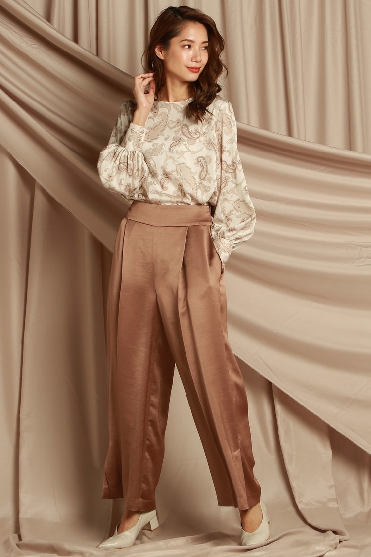 ワイドパンツをスカートのように