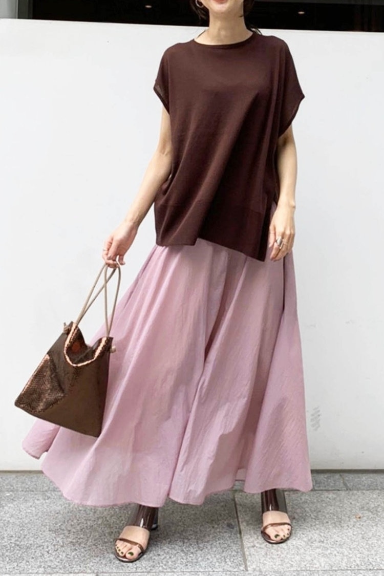 カジュアルにならないカットソー