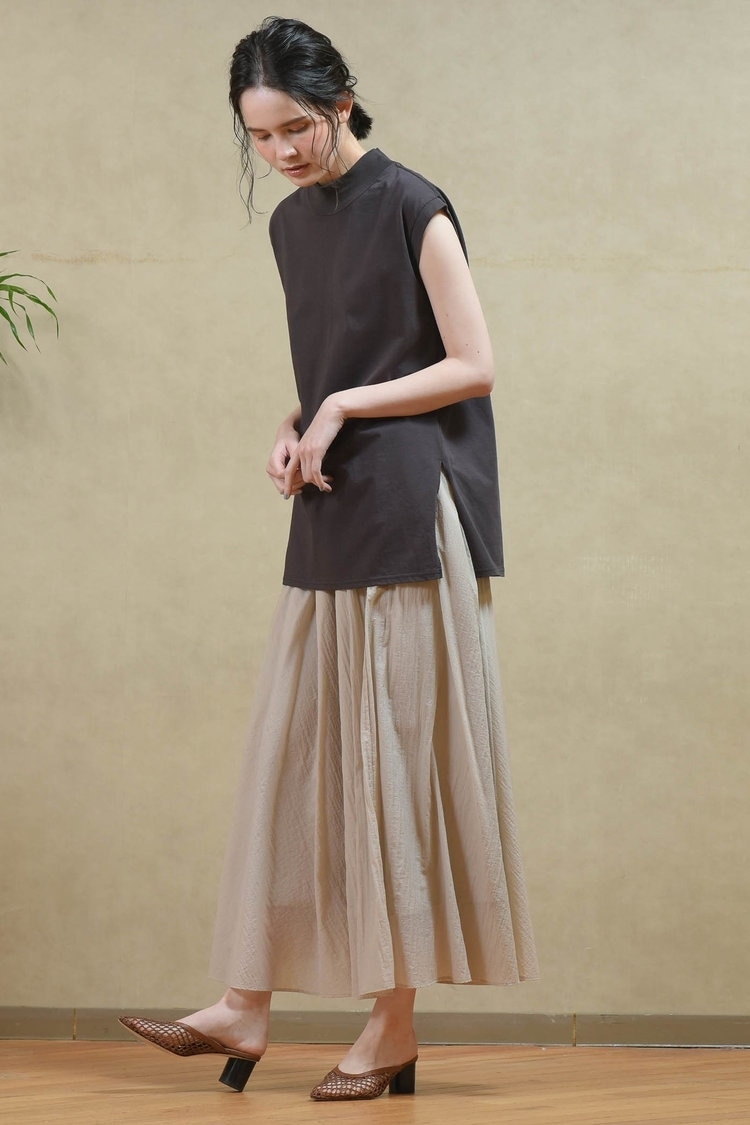 カジュアルにならないカットソー