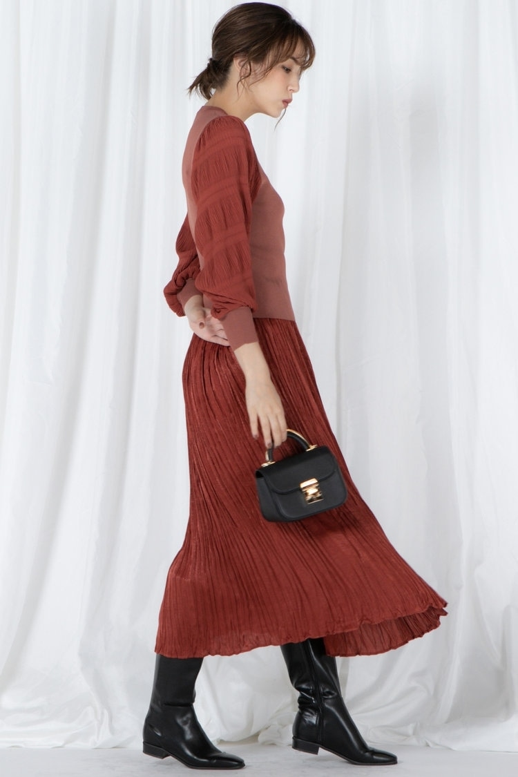 ピーチサテンプリーツスカート