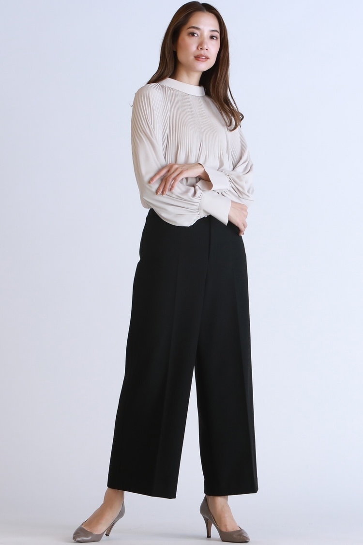 プリーツの入ったクラシカルブラウス《洗濯機で洗える》