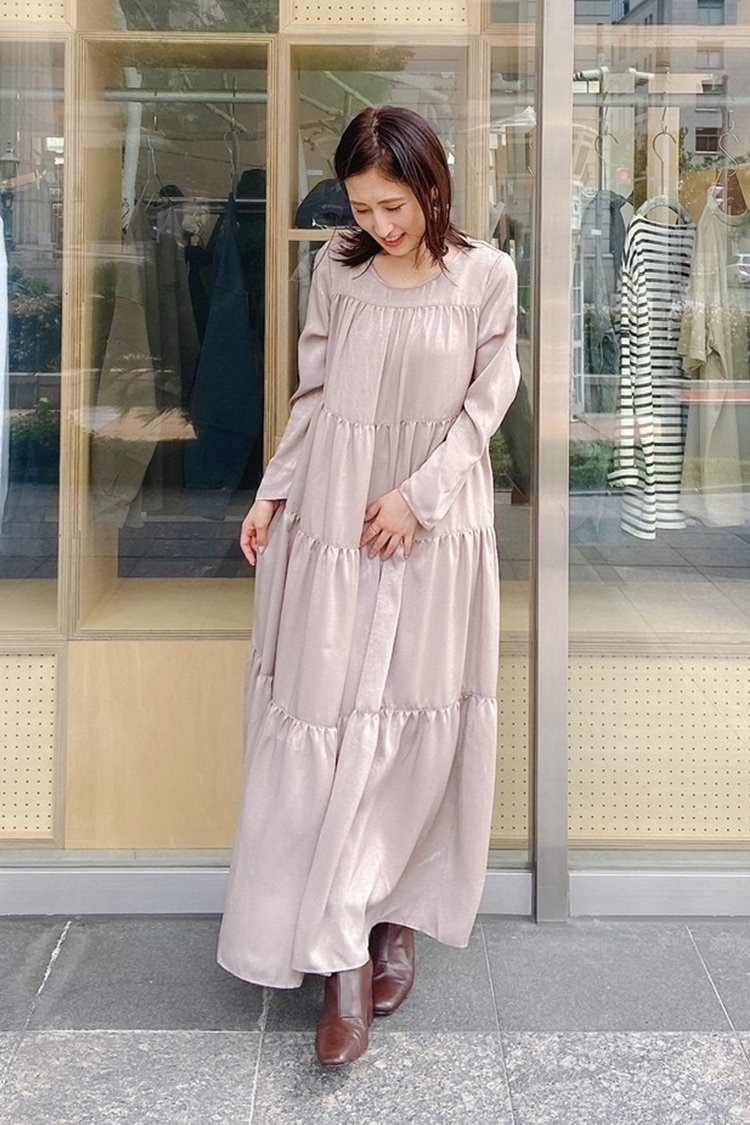 ピーチサテンティアードワンピース