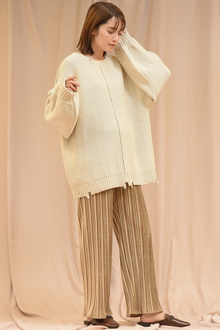 スエードタッチプリーツストレートパンツ