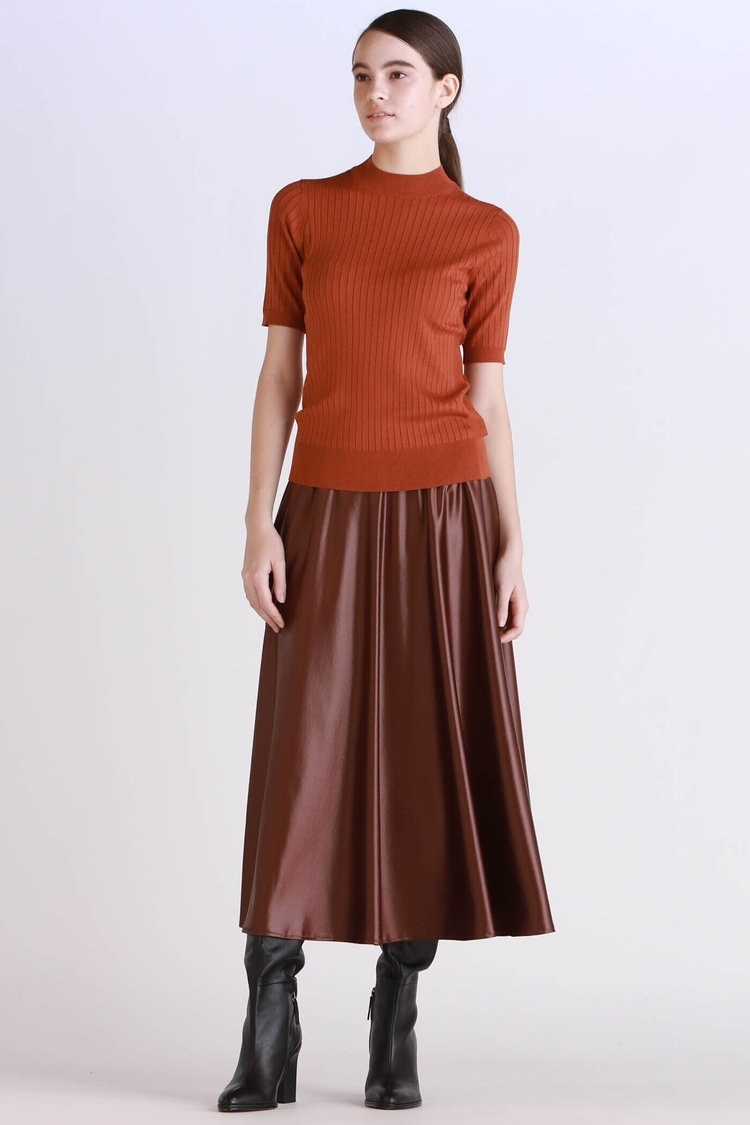 シルックヴィスミーレザーライクサテンスカート