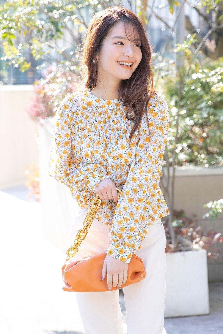 シャーリングフラワー柄ブラウス《手洗い可能》 VICKY