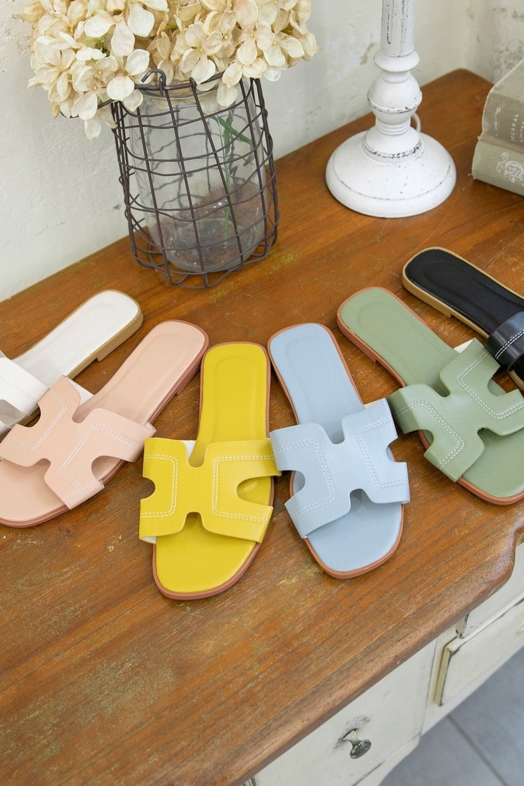 フラットスクエアサンダル VICKY