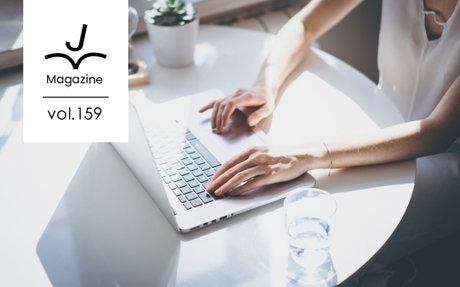 テレワークで服装を整えるべき理由とコーデのコツを解説