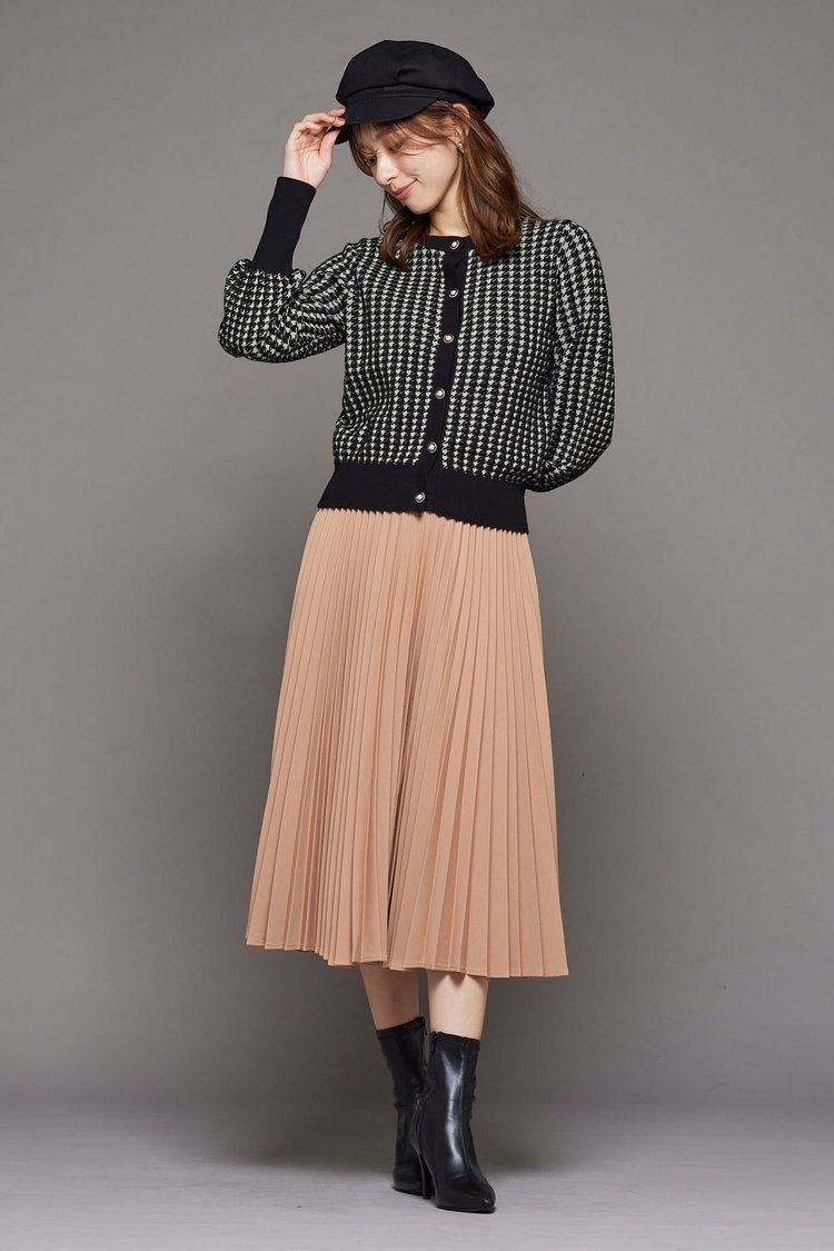 黒×白の愛犬お揃い服には差し色をプラス QUEENS COURT