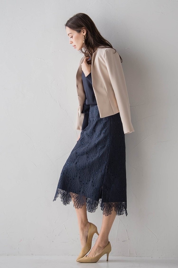 大人コーデは花柄レーススカートをメインに