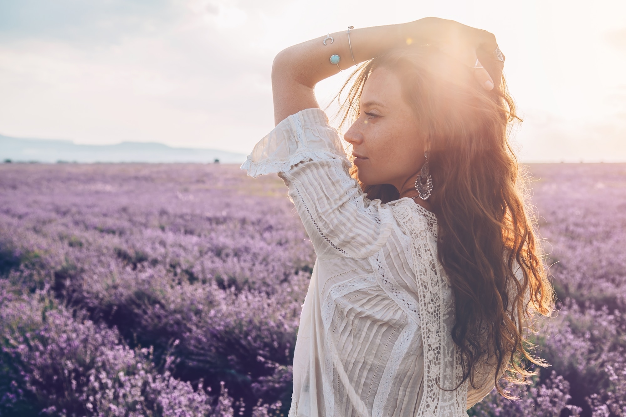 ブルベ夏さんに似合う服はどんな色？│おすすめコーデをスタイル別に紹介！