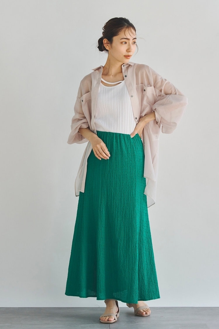 30代のカジュアルはシアーシャツで旬の着こなしに