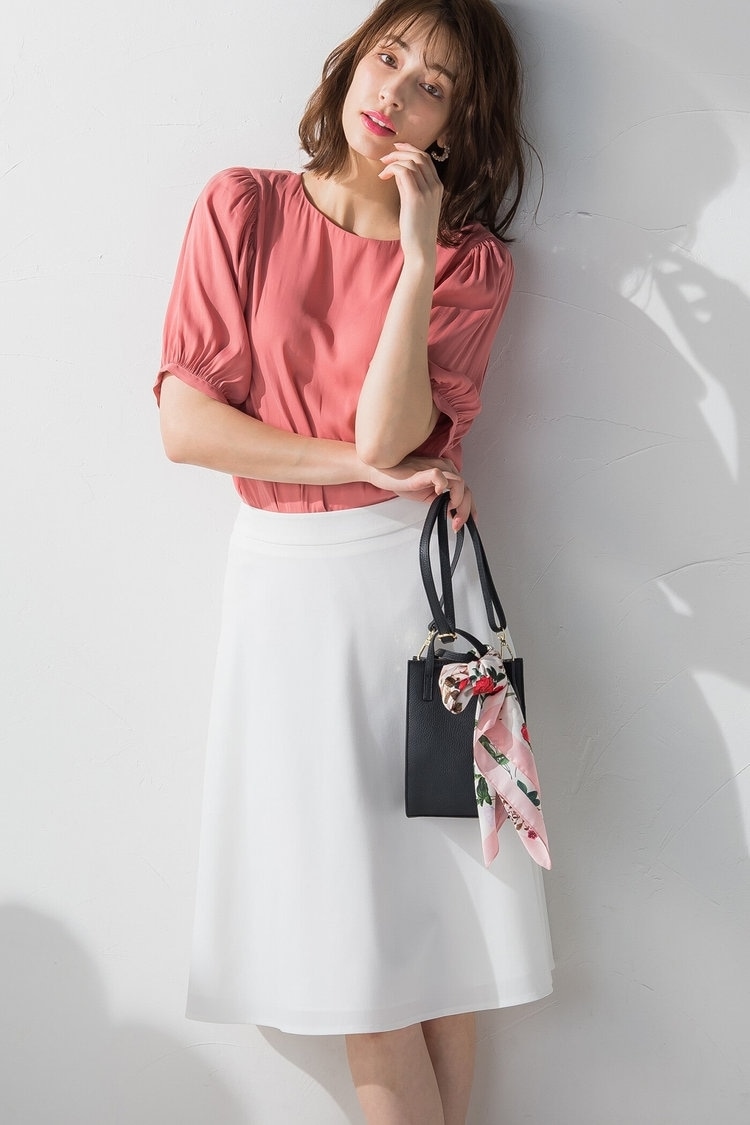 30代のカジュアルはカラーパンツをアクセントに