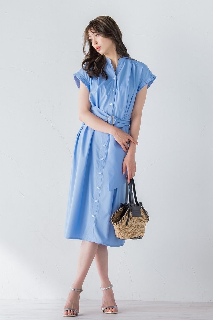 袖がかわいいシャツワンピースできれいめに