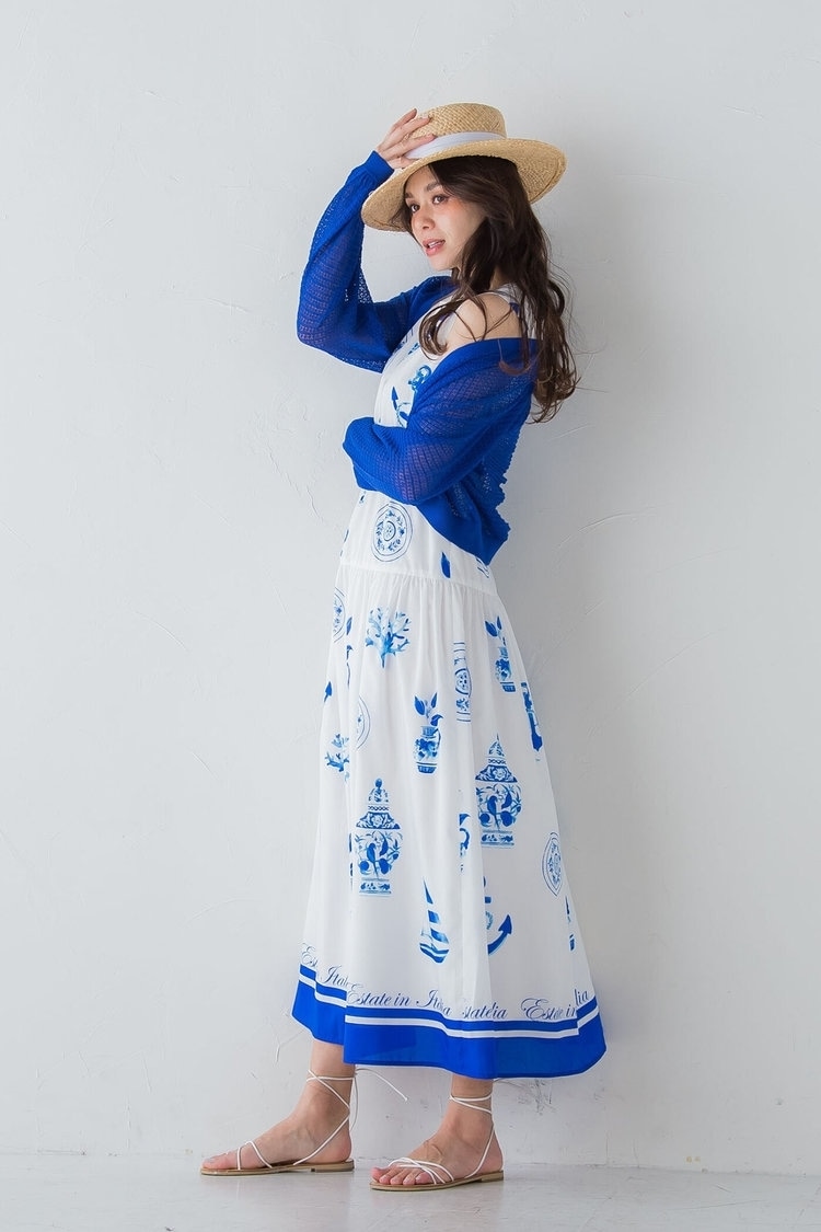 ドラマティックなワンピはマリンモチーフで遊び心を