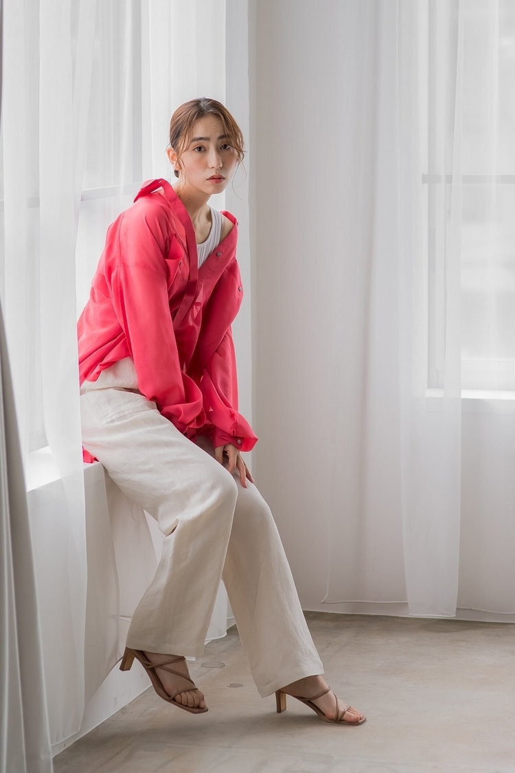 春の30代ファッションにおすすめなシアートップスコーデ