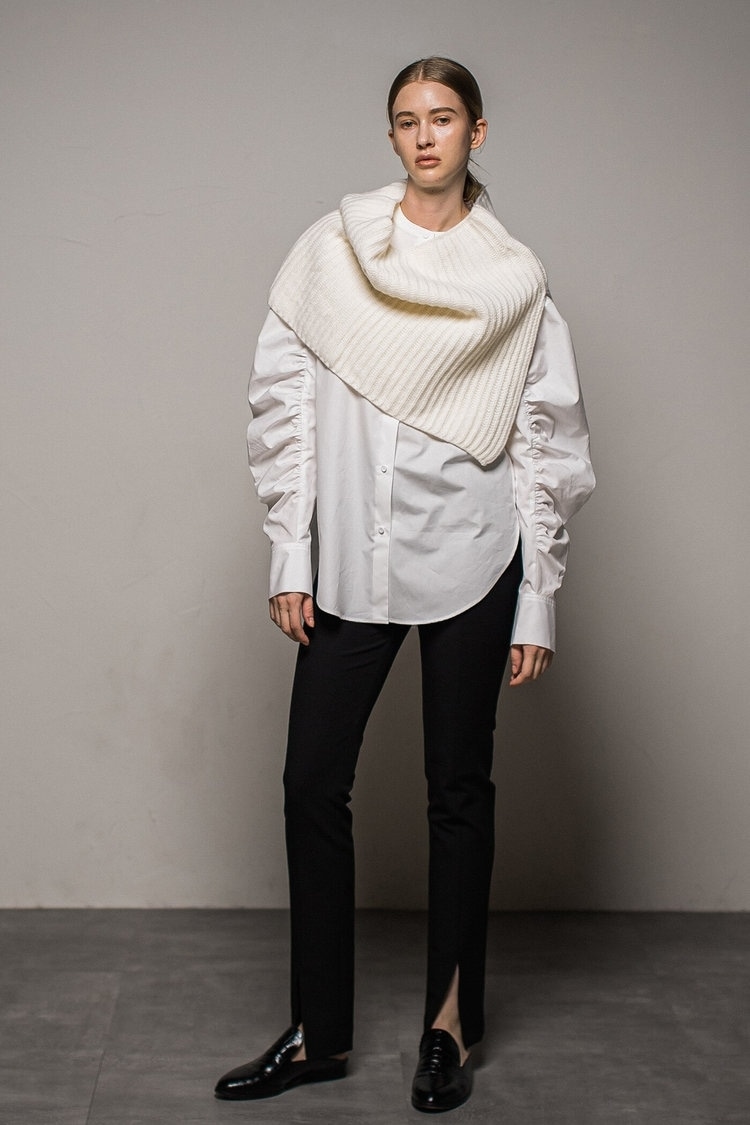 秋冬の韓国コーデはニットネックウォーマーで新鮮さを