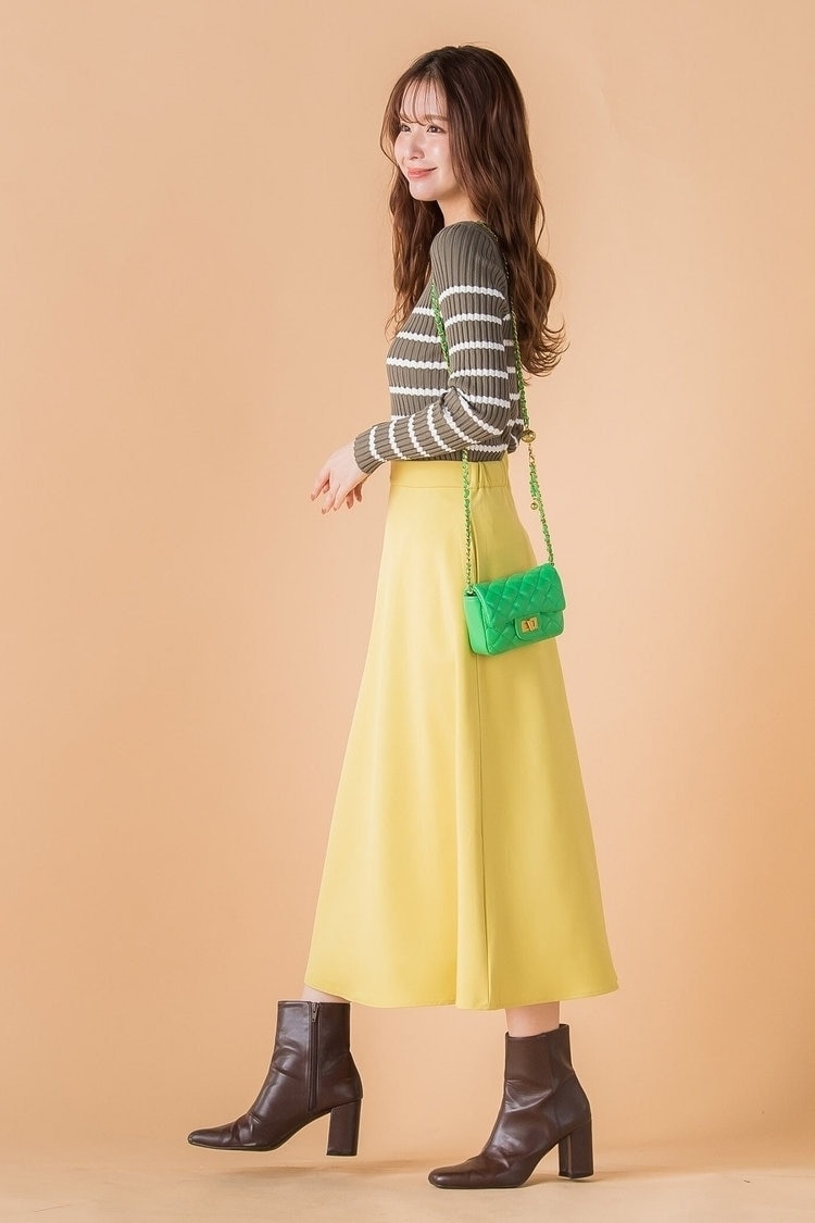 スカートスタイルの韓国コーデ