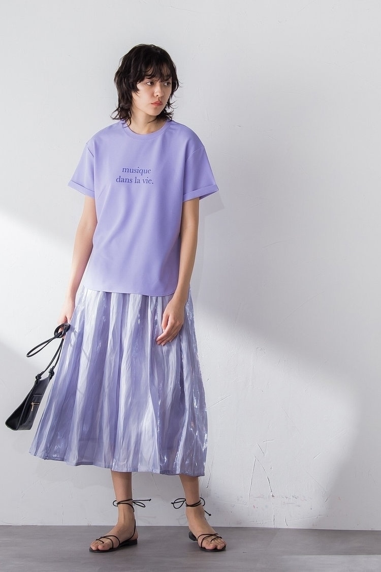 大人可愛いパープルのニュアンス韓国コーデ