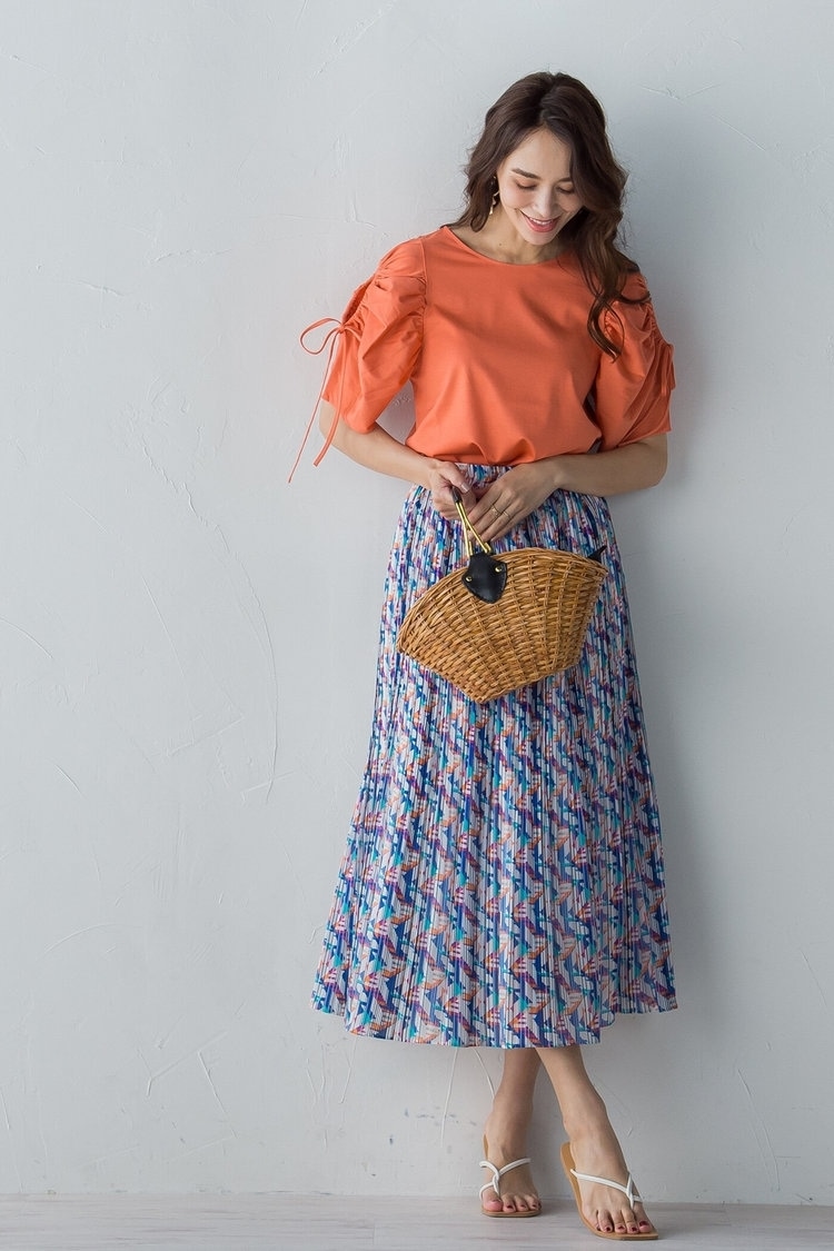 春夏に映えるビタミンカラーのフェミニンコーデ Viaggio Blu