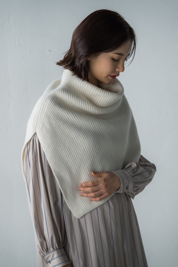 ショルダーウォーマーでトレンド感を演出 LAUTREAMONT