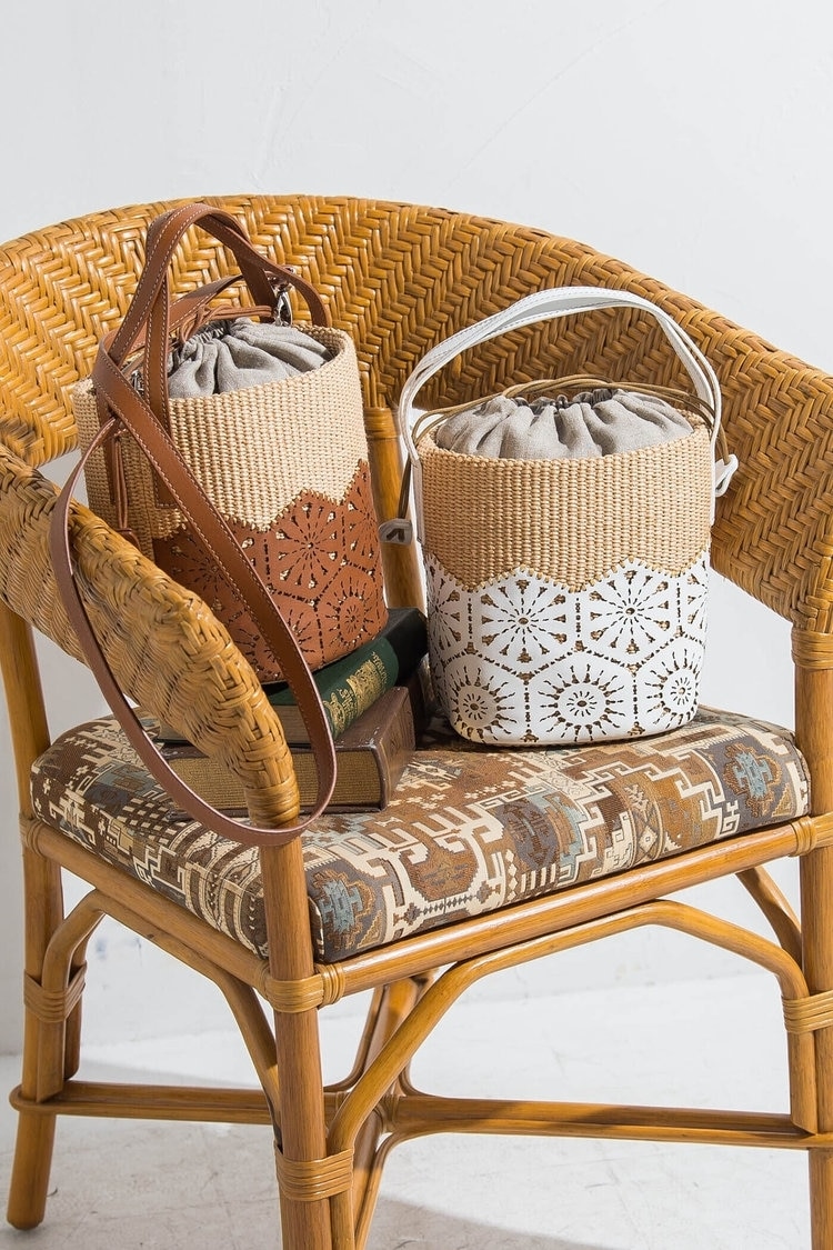 かご素材×パンチングレザーがエレガントなバッグ　Viaggio Blu