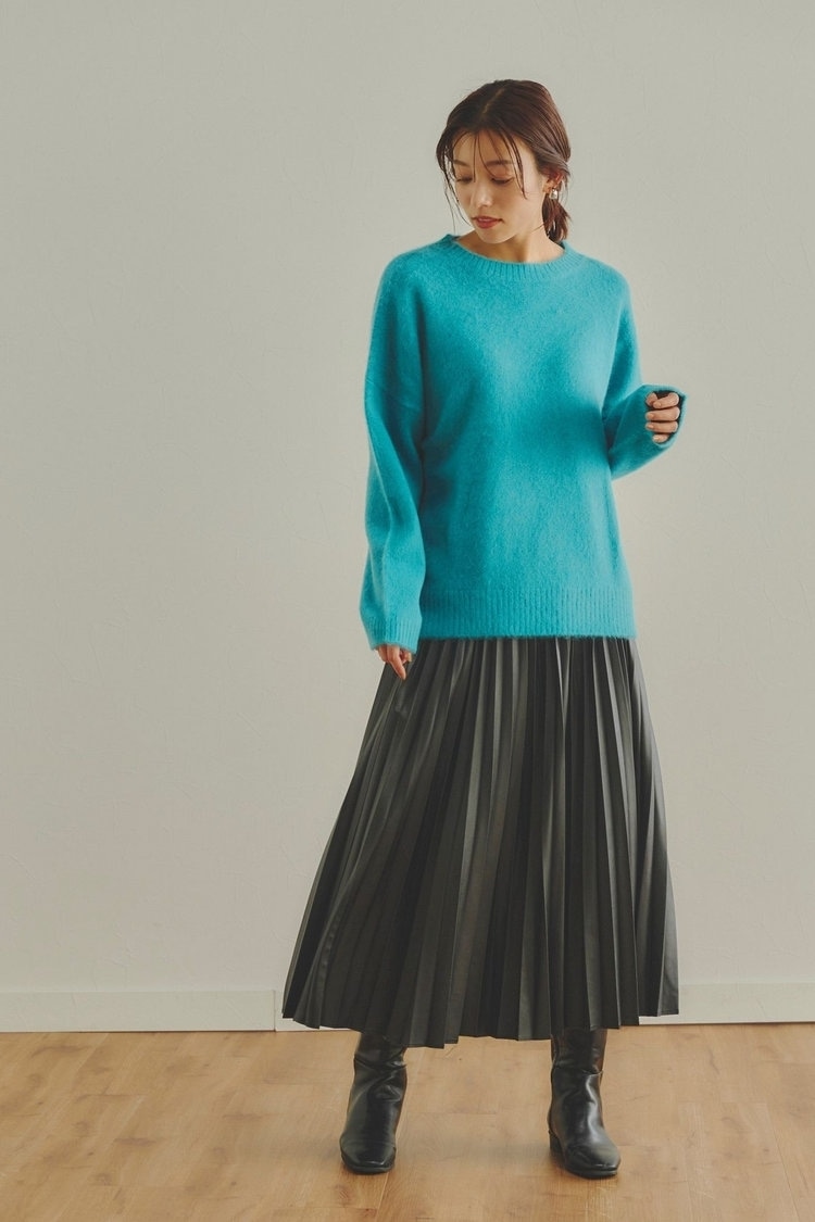 ブラックのプリーツスカートは秋冬の定番 Droite lautreamont