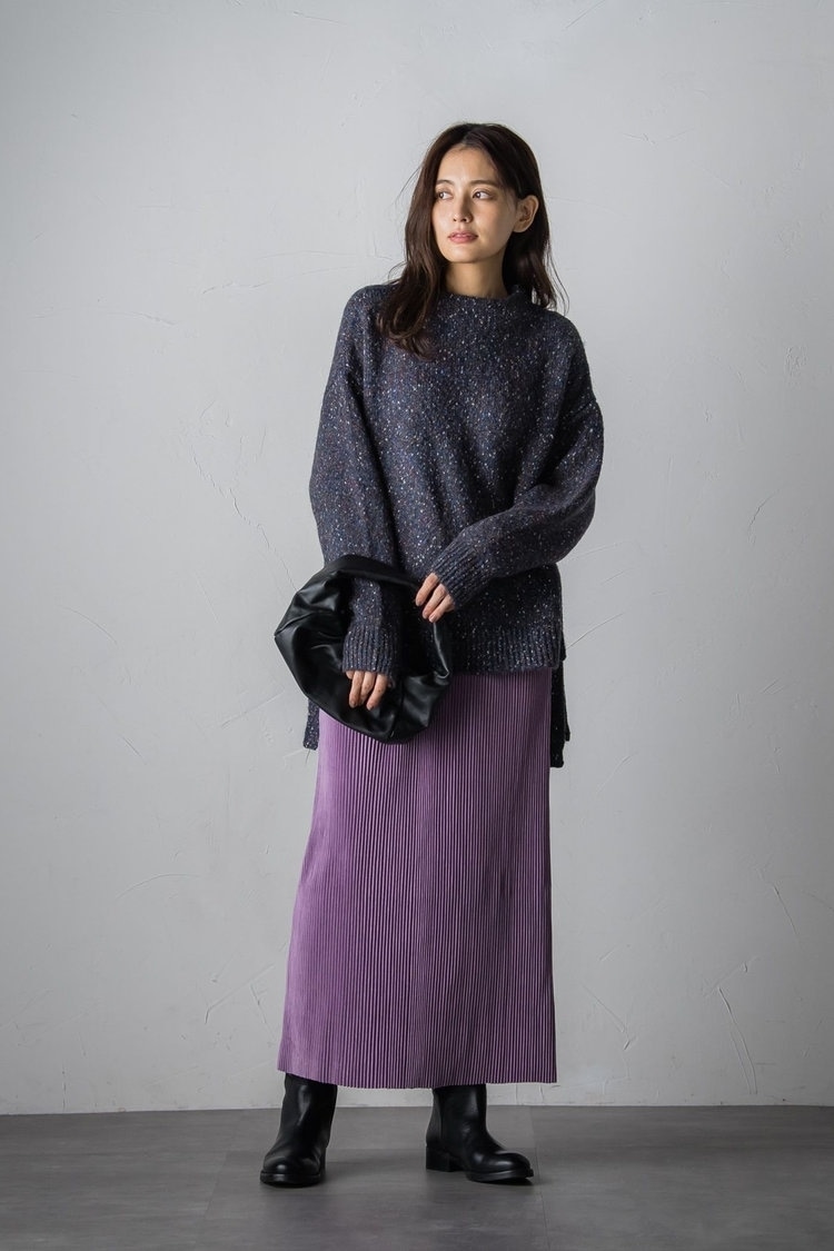 大人の女性にもおすすめのくすみパープルを効かせたコーデ MAYSON GREY