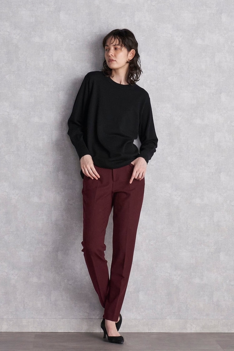 バーガンディのテーパードでつくる大人のシンプルスタイル MAYSON GREY