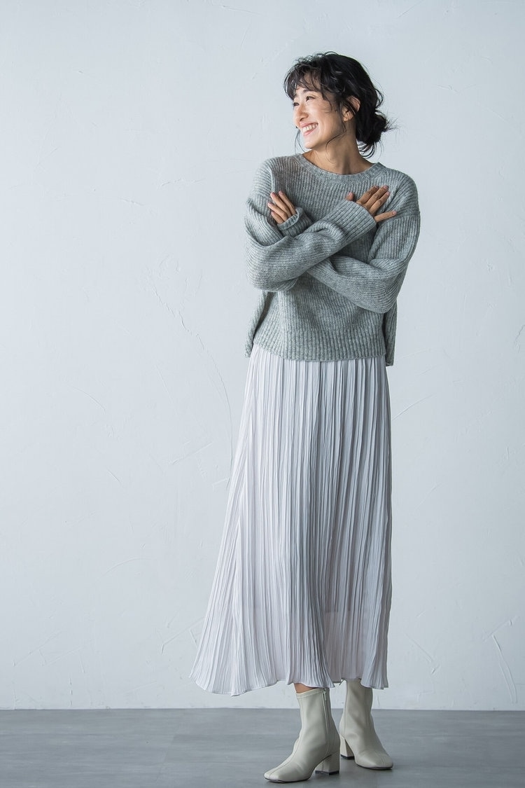 プリーツスカートで冬でも軽やかな着こなしに LAUTREAMONT