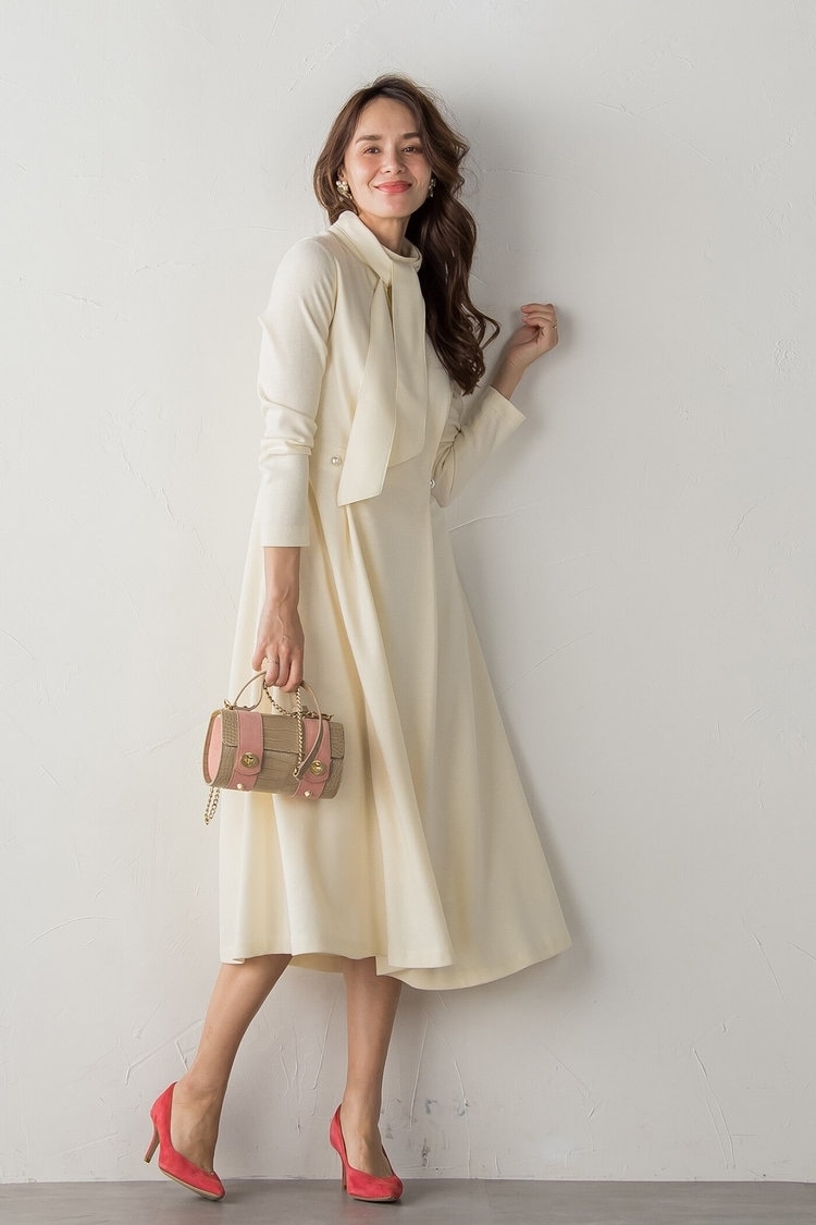 特別な冬のお出かけにもぴったりなエレガントワンピース Viaggio Blu