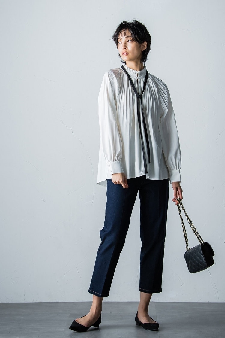 プリーツブラウスは大人の女性にこそおすすめのアイテム MAYSON GREY