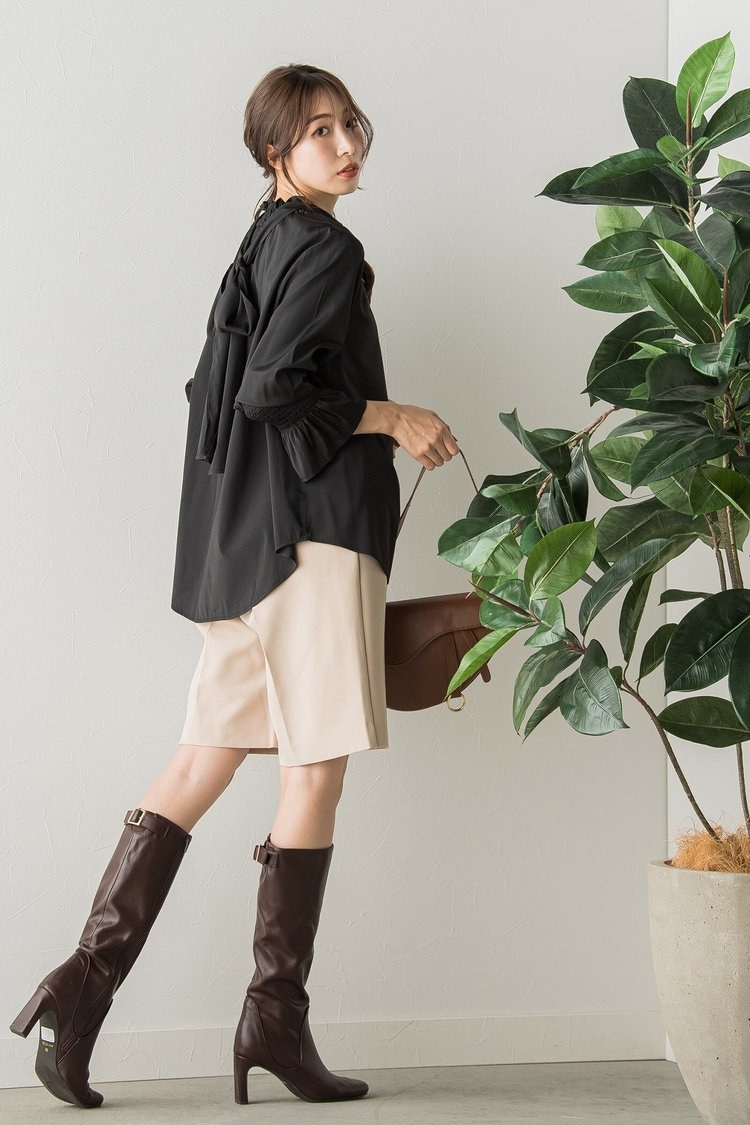 大人のショートパンツコーデは色使いがポイント VICKY