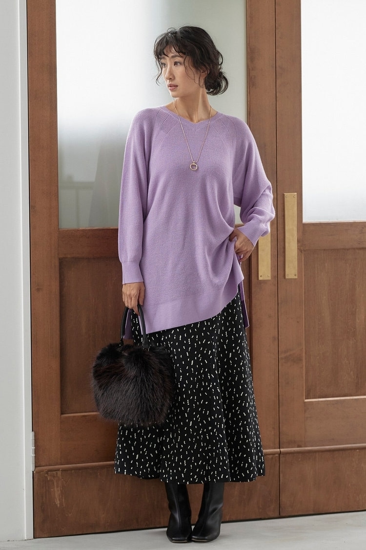 パープルのチュニックニットで大人フェミニンに VICKY