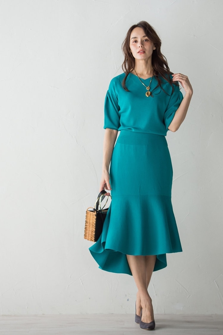 青みグリーンのニットアップはシルエットが重要 Viaggio Blu