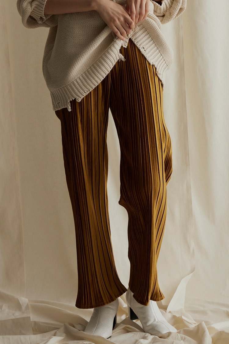 スエードタッチプリーツストレートパンツ