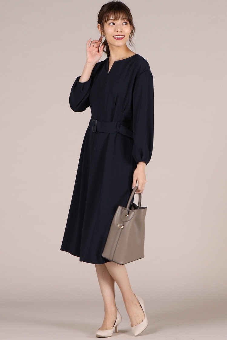 ベルト付きタックワンピース