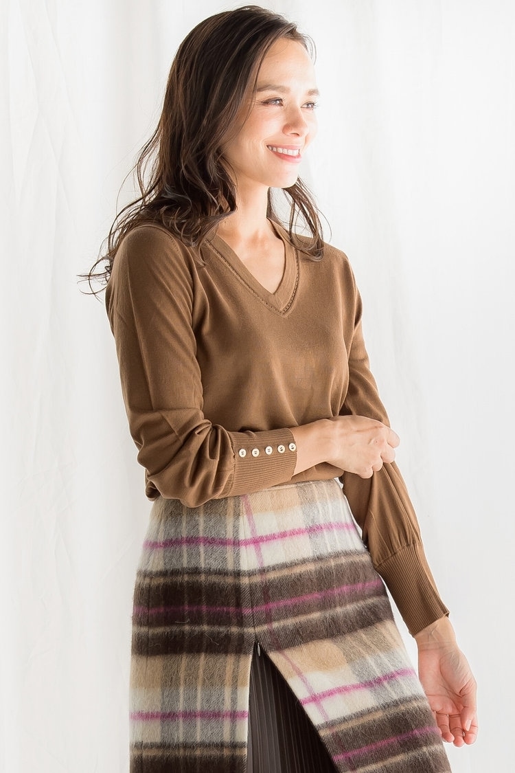 ECOLUXVネック袖ボタンニットプルオーバー