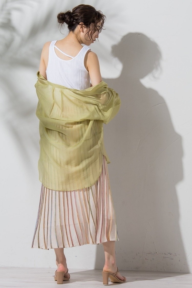 夏の海デートには羽織ものが必須 Droite lautreamont