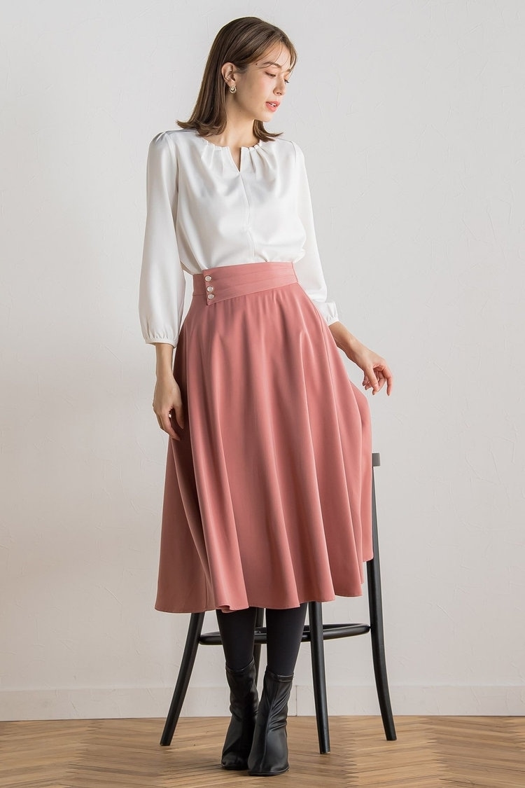 >春のお散歩デートには花びらみたいなスカートを主役に ketty