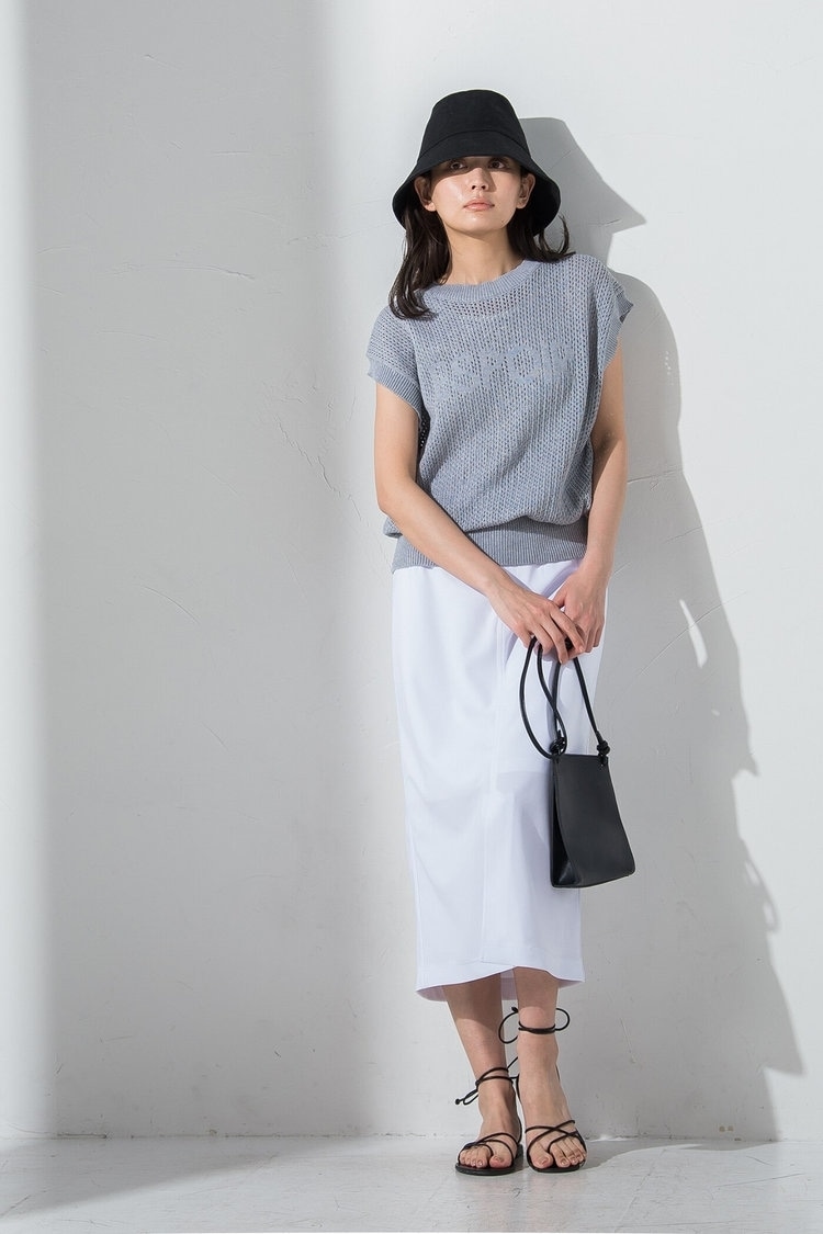 夏のモノトーンを楽しむ MAYSON GREY