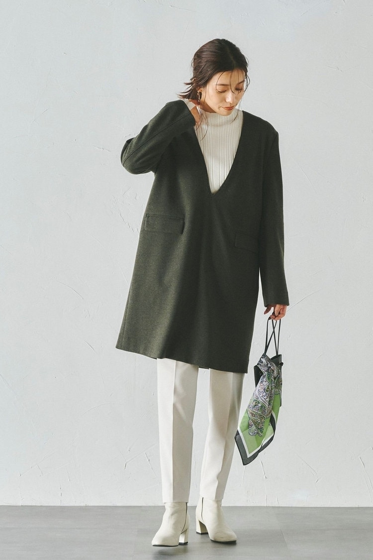 短めワンピースにはキチンとボトムスを合わせて Droite lautreamont