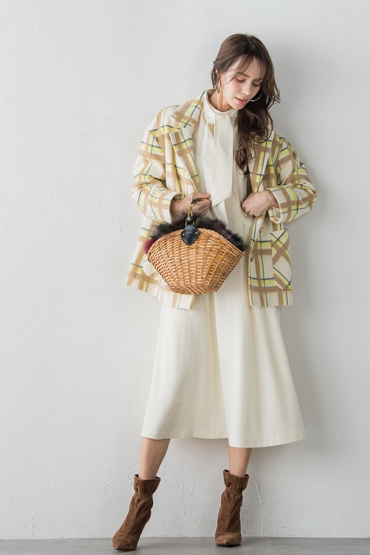 ダブルのテーラードジャケットできちんと見えコーデ　Viaggio Blu