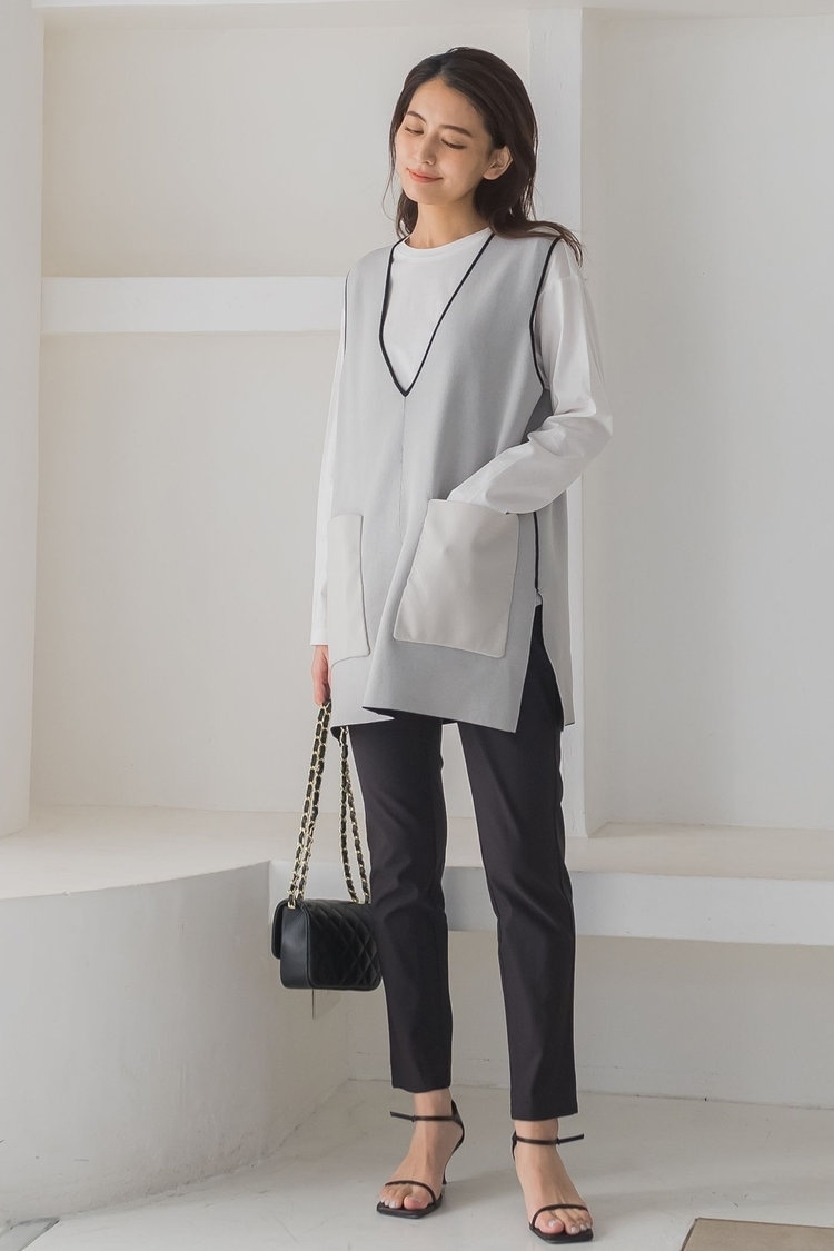 ニットベスト×モノトーンでプレッピーに MAYSON GREY